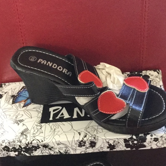 Black slides with red flowers - Picture 2 of 3